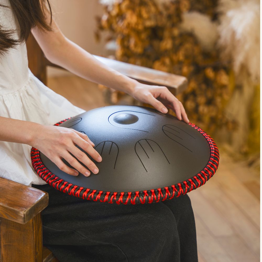 Sonodrum „Handpan Hybrid“ - handgefertigte Handpan-Alternative - 35,5cm - 9 Zungen - D-Kurd
