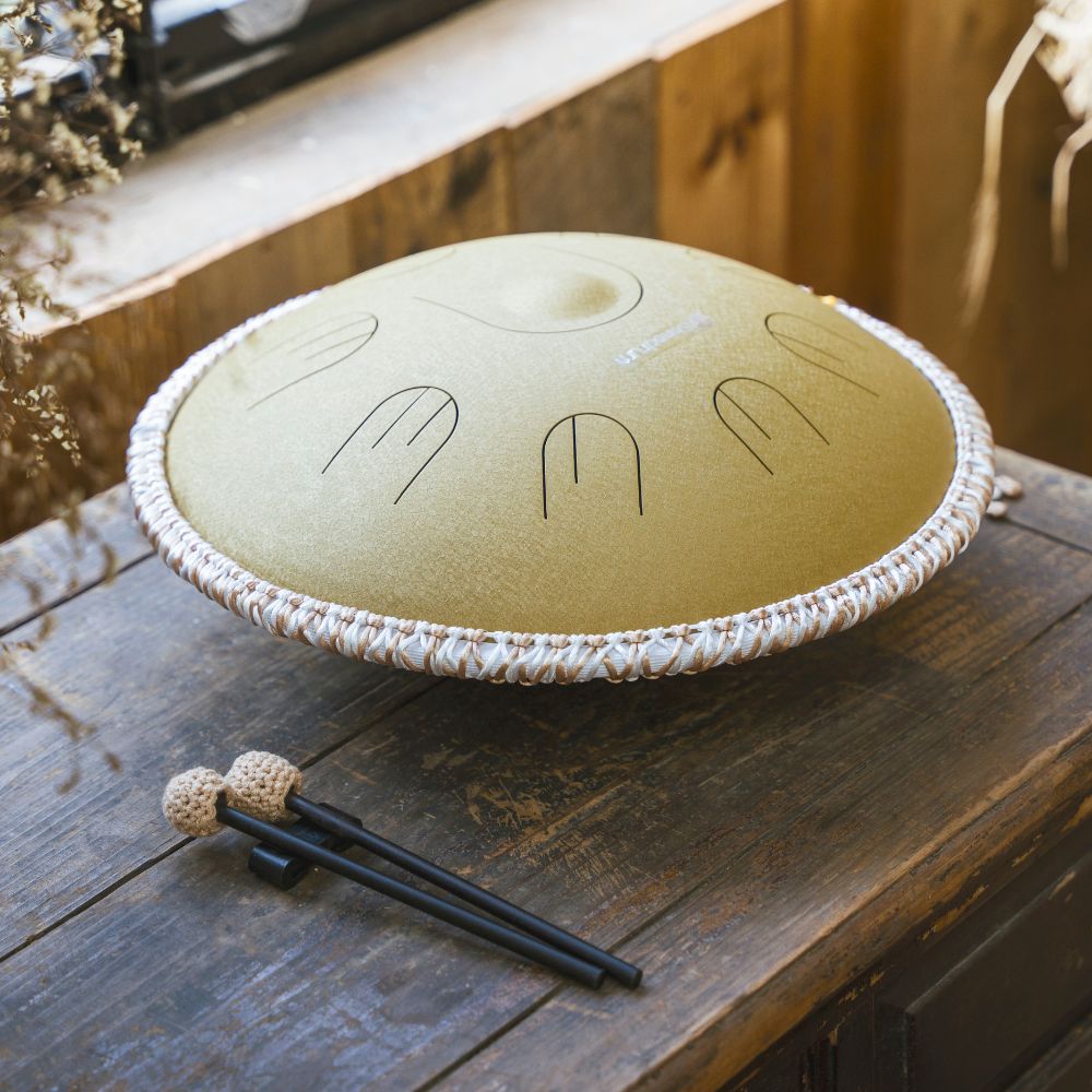 Sonodrum „Handpan Hybrid“ - handgefertigte Handpan-Alternative - 35,5cm - 9 Zungen - D-Kurd