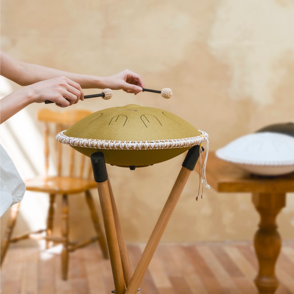 Sonodrum „Handpan Hybrid“ - handgefertigte Handpan-Alternative - 35,5cm - 9 Zungen - D-Kurd