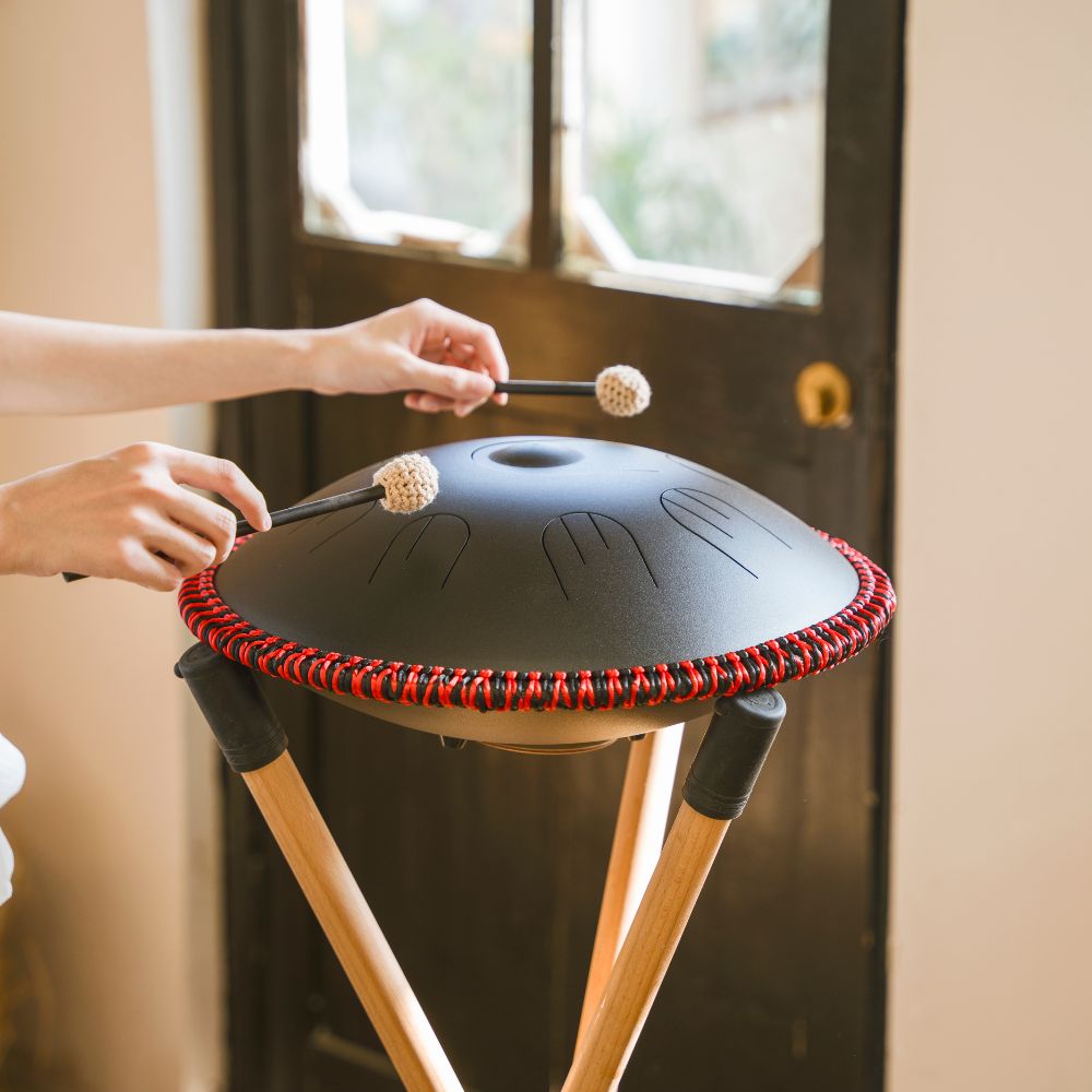Sonodrum „Handpan Hybrid“ - handgefertigte Handpan-Alternative - 35,5cm - 9 Zungen - D-Kurd
